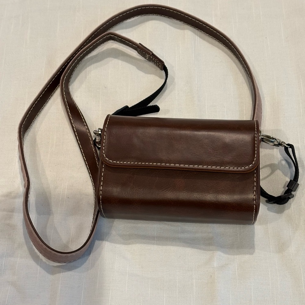 Vintage-Inspired Brown Leather Crossbody Bag